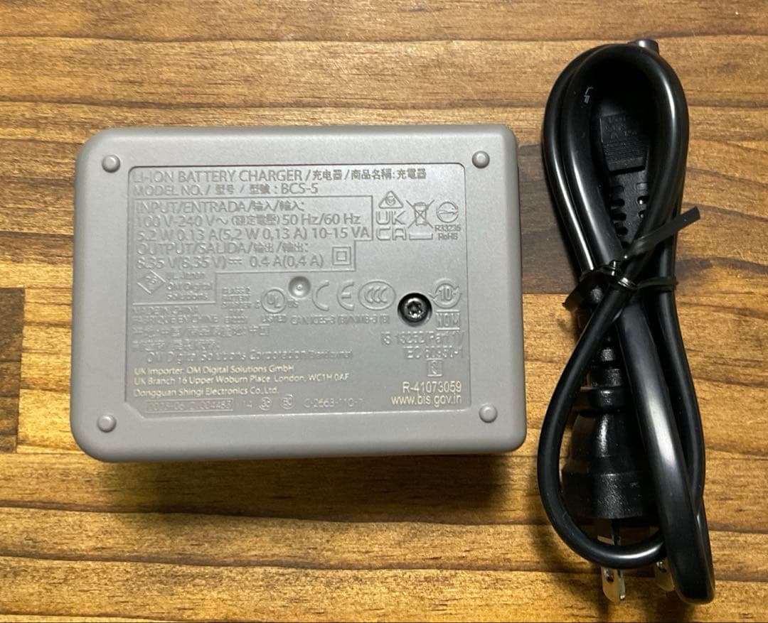 ほぼ未使用 OM SYSTEM BLS-50とオリンパス充電器BCS-5セット