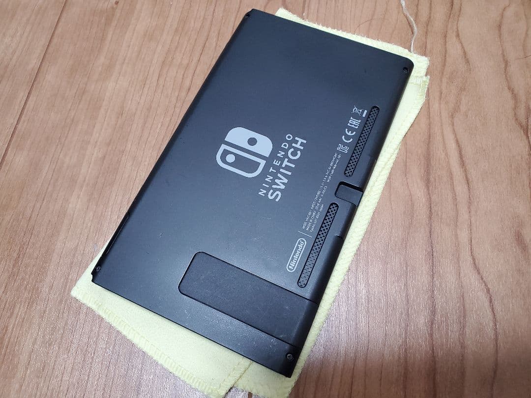 美品 Nintendo Switch 2018年モデル　本体のみ