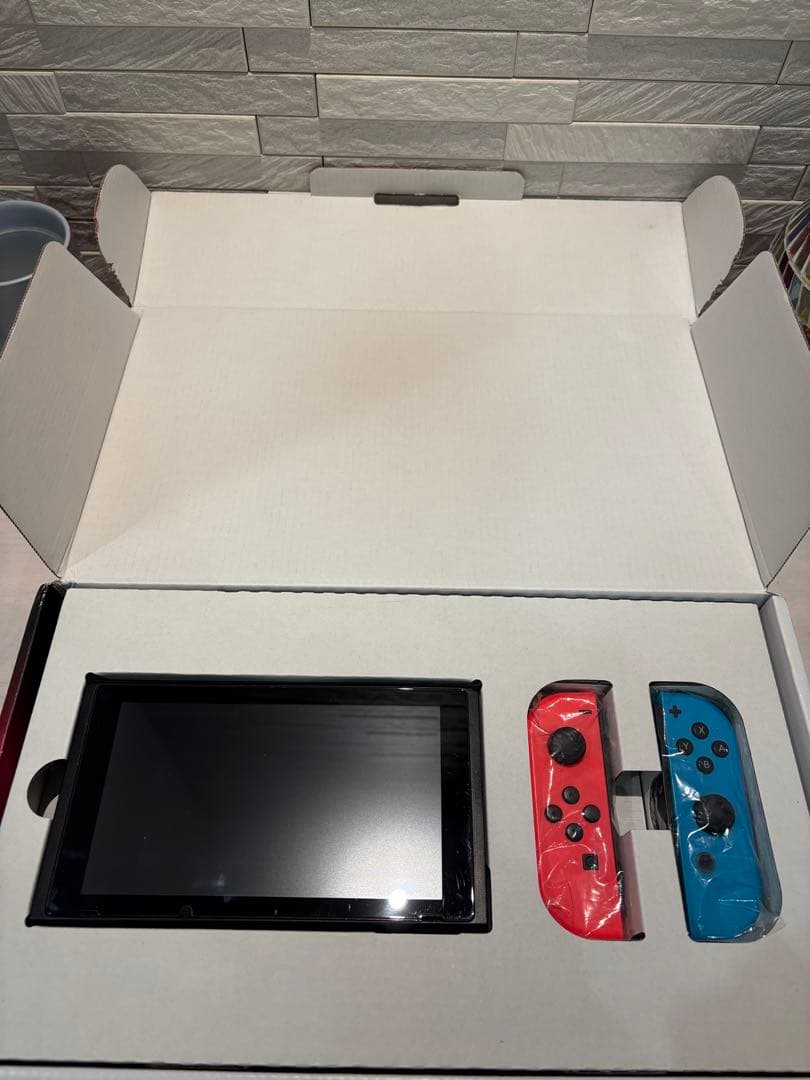 Nintendo Switch 本体　ゲーム機　任天堂