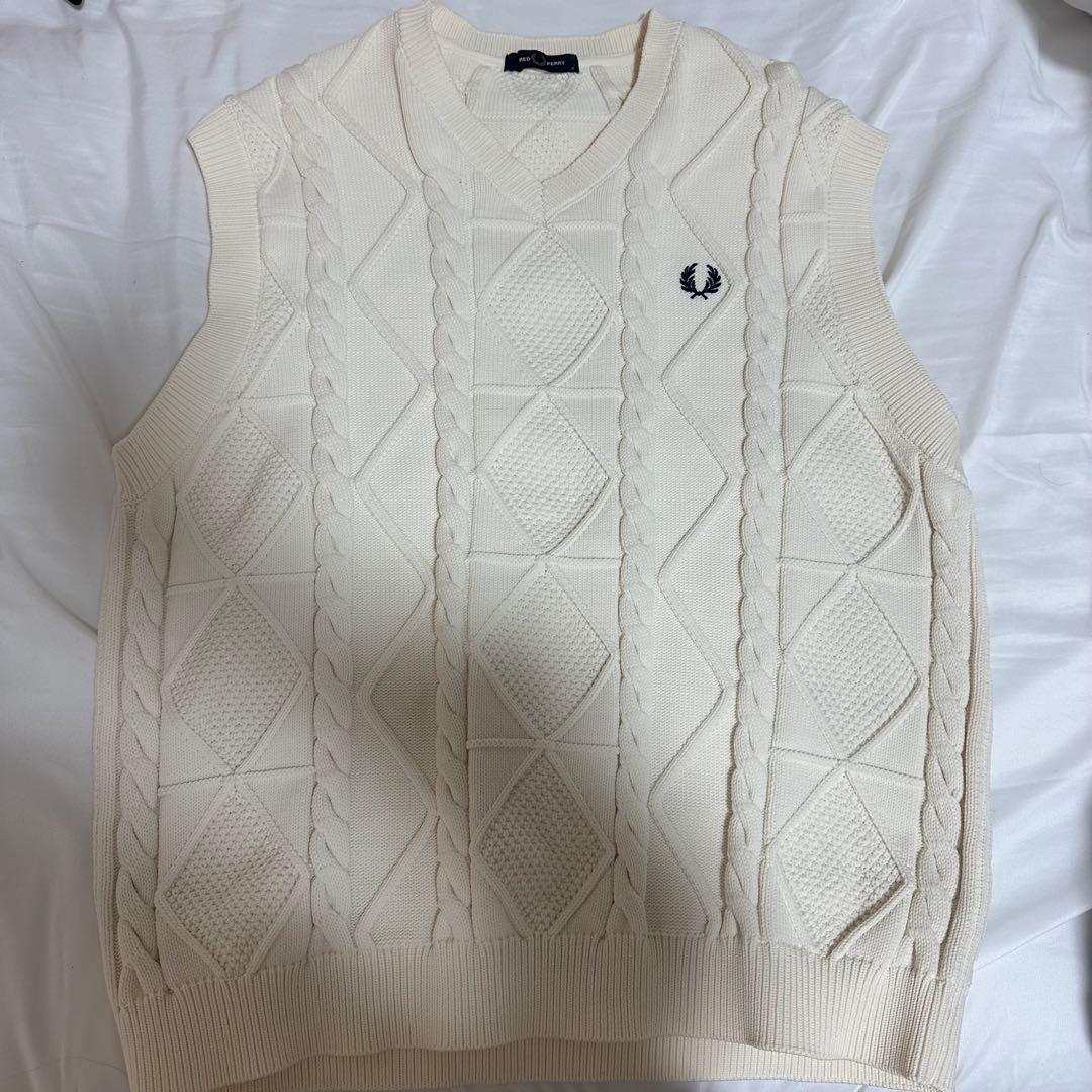 FRED PERRY ニット ベスト アイボリー