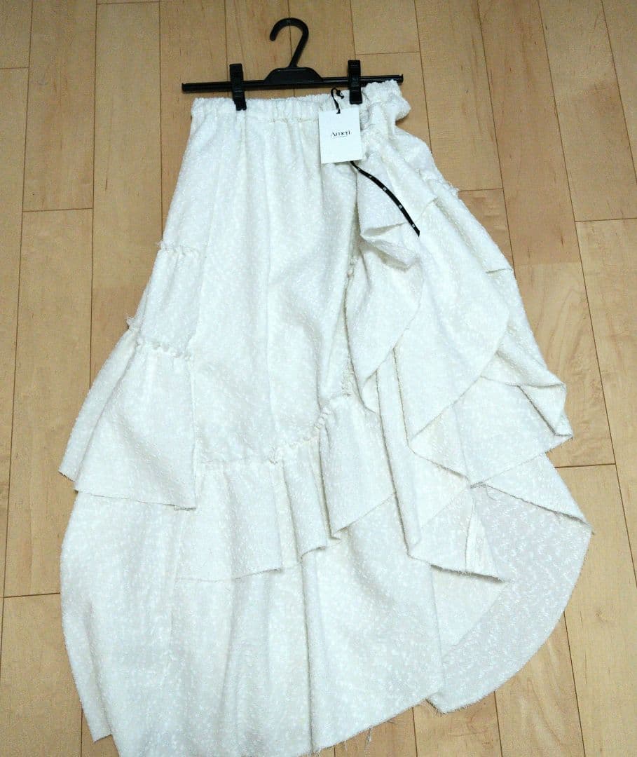 AMERI♥UND OVER SLIT RUFFLE SKIRT