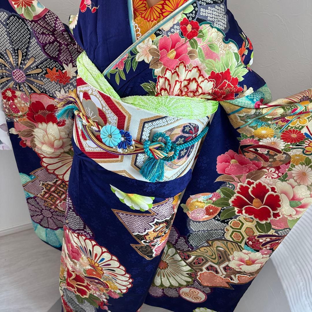 新品　正絹振袖フルセット 現代版古典柄 ネイビー菊 一松紋様 成人式