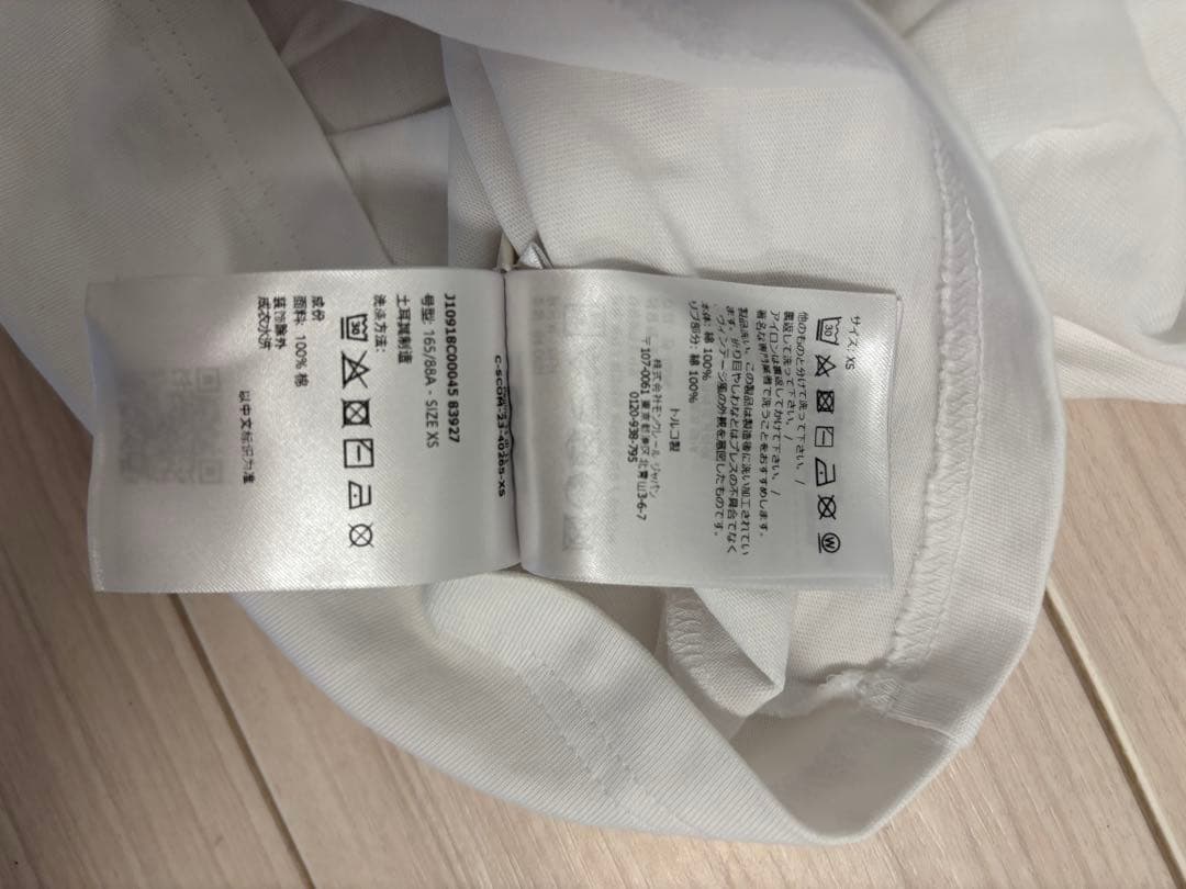 MONCLER エンボスロゴ Tシャツ