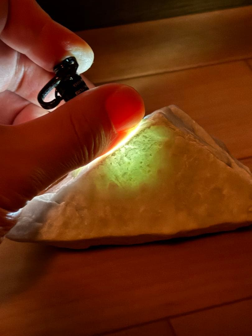 糸魚川翡翠　原石　407g