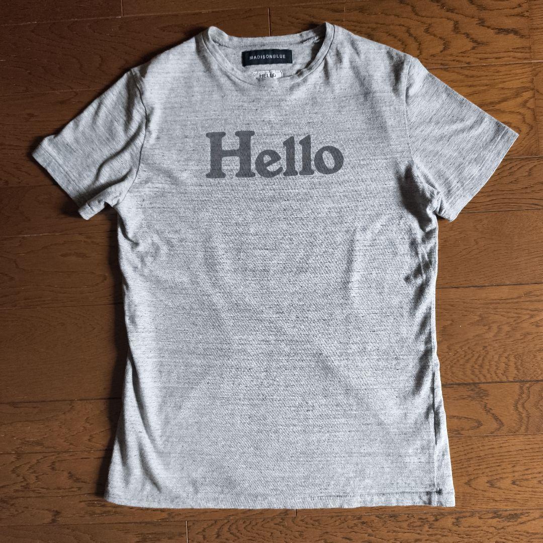MADISONBLUE Helloプリント 半袖Tシャツ グレー