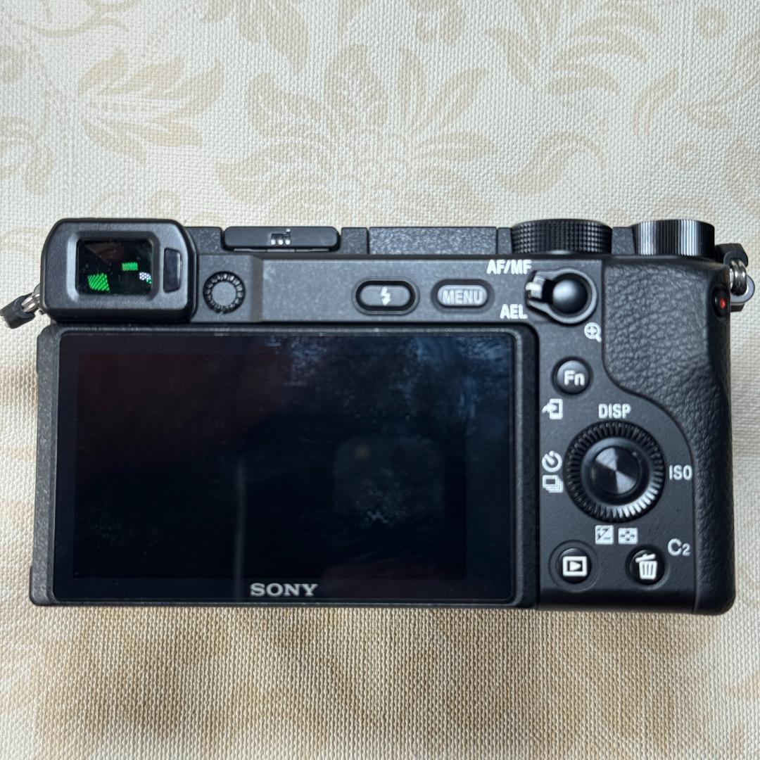 送料無料！中古品Sony α6400 ミラーレスカメラ E PZ 16-50mm