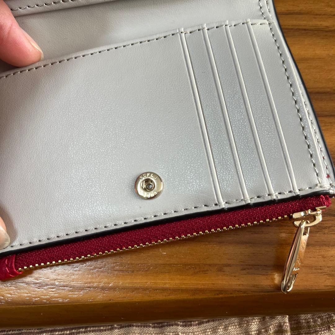 FURLA レッド 二つ折り財布