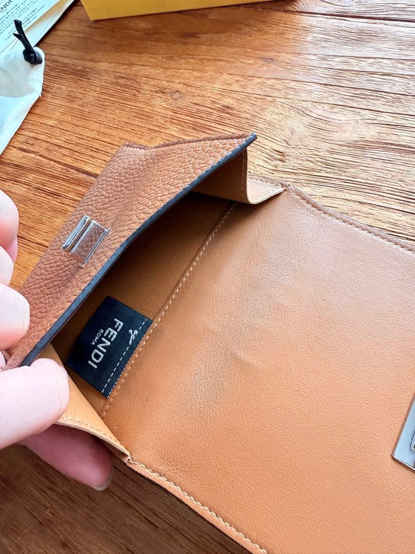 FENDI 財布 ピーカブー 2つ折り