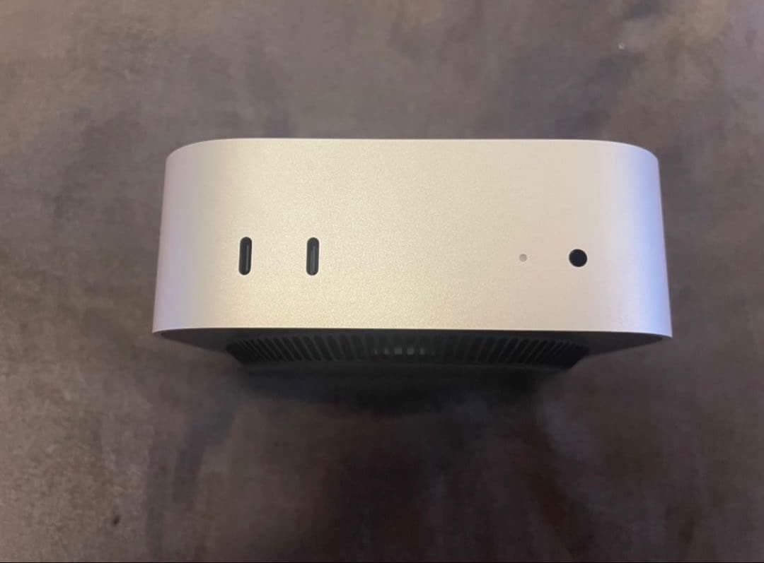 ほぼ新品未使用　Apple Mac mini シルバー 本体と電源ケーブル
