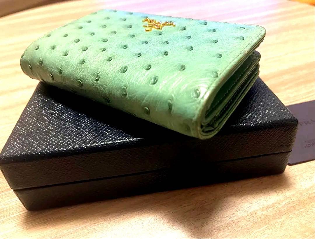 PRADA 二つ折り財布 オーストリッチレザー ミントグリーン