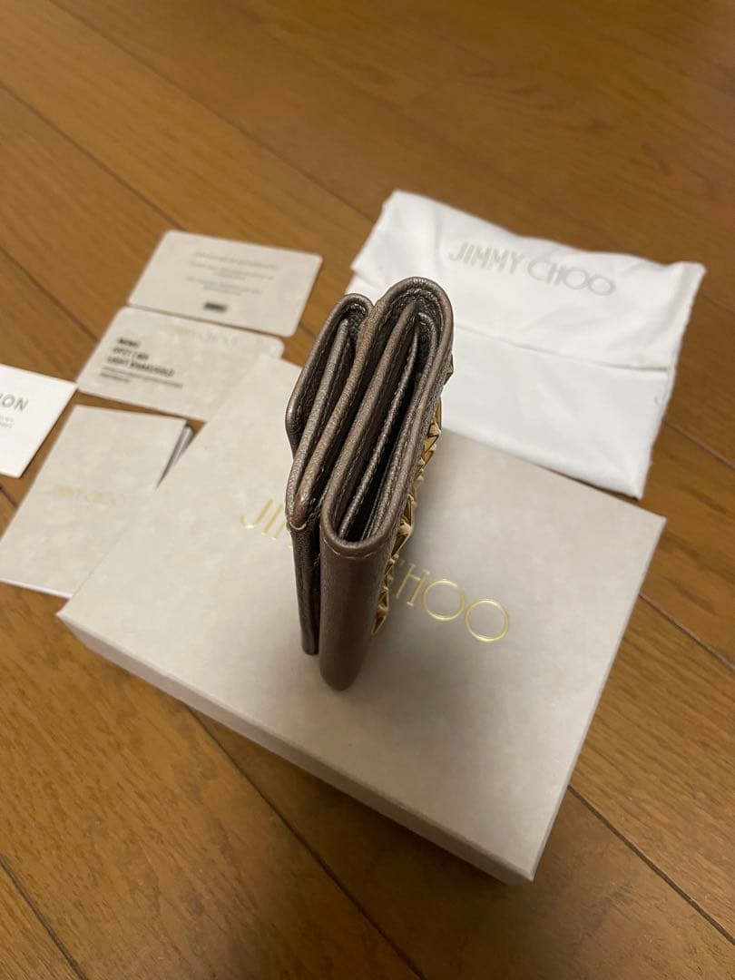 カズ　　JIMMY CHOO 星型スタッズ 三つ折り財布