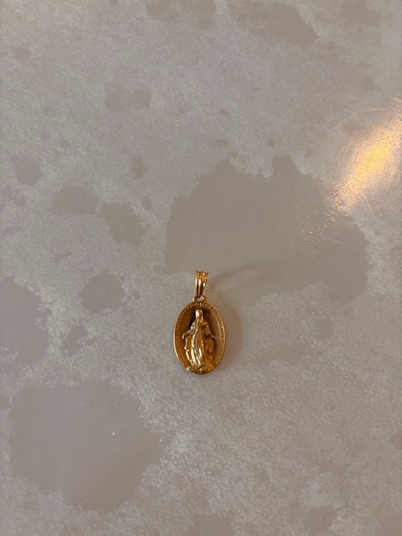 K18 1g ネックレストップ　楕円形　聖母