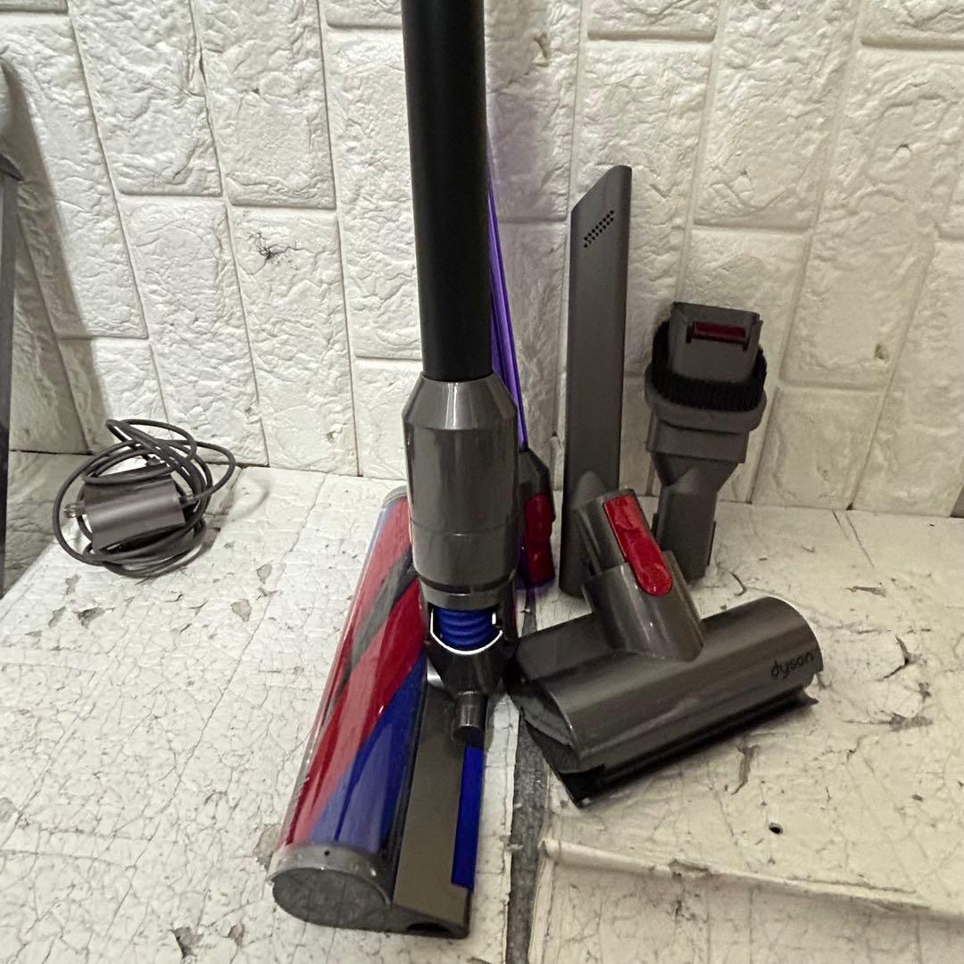 Dyson v8 slim sv10k 本体と付属品
