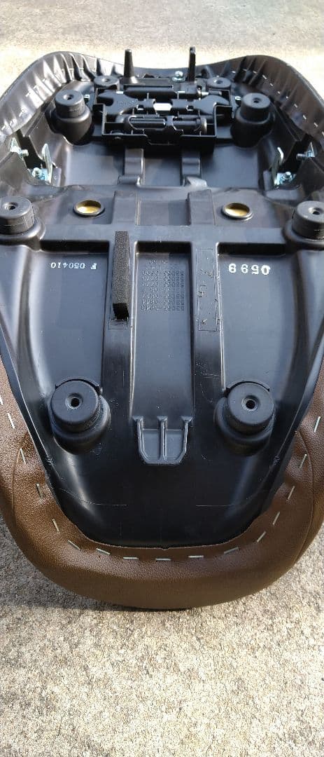 極美品☆Z900RS CAFE 21年式純正シート 黒×茶色はこの年式のみ