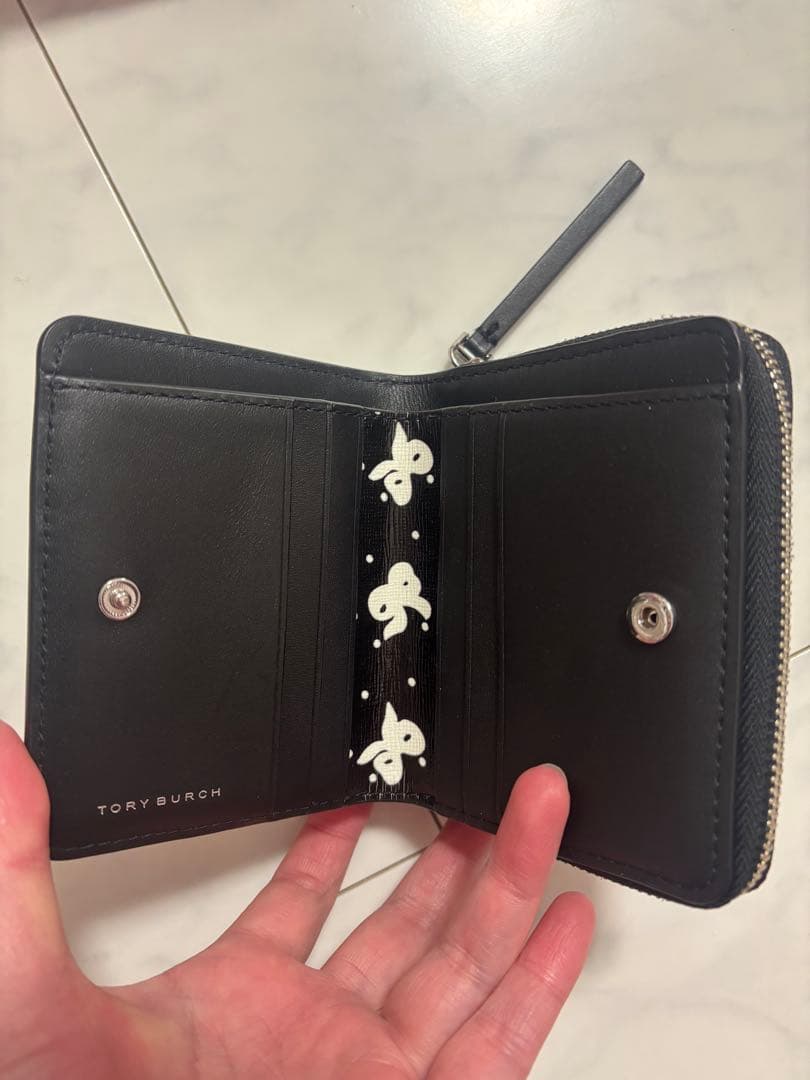 美品TORY BURCH ロビンソンプリント バイフォールドウォレット リボン柄