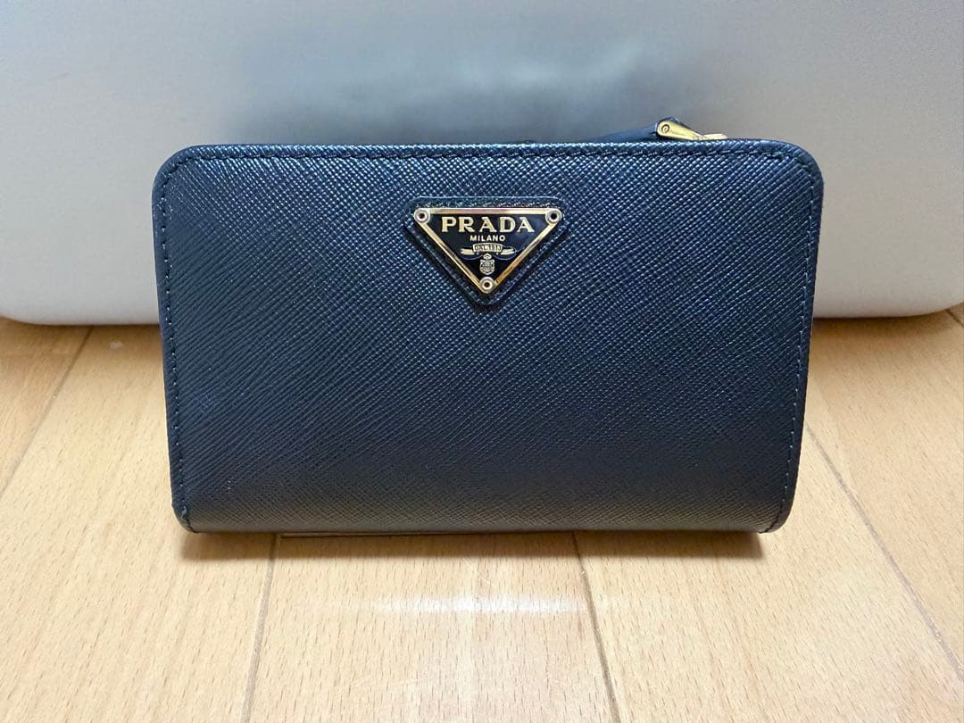 PRADA サフィアーノ トライアングル 二つ折り財布