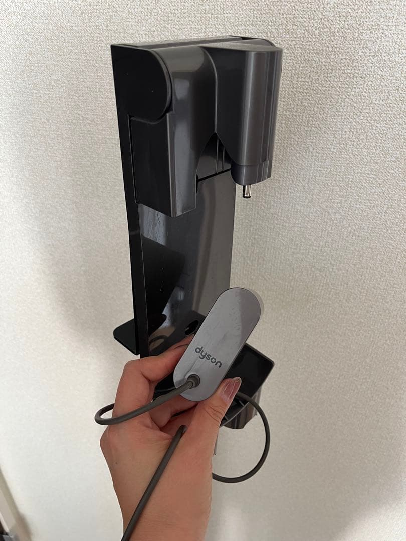 Dyson ダイソン V7 Fluffy コードレス掃除機【バッテリー交換必要】