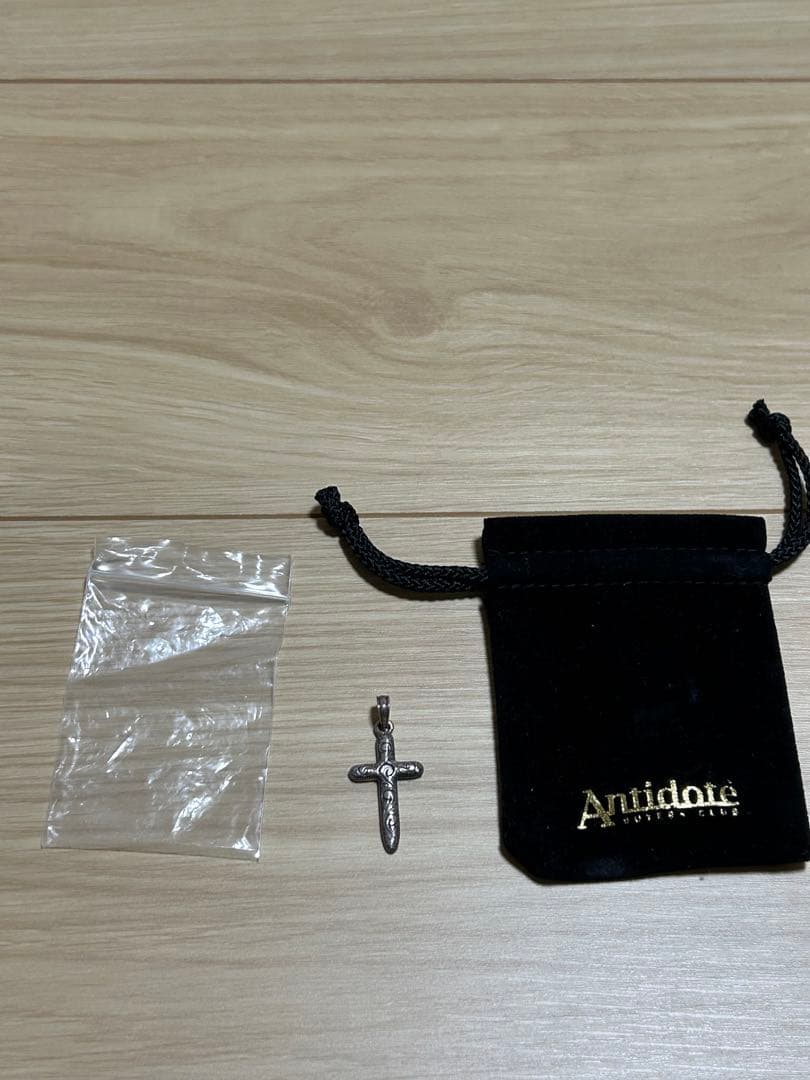 アクセサリー Antidote Buyers Cross Pendant
