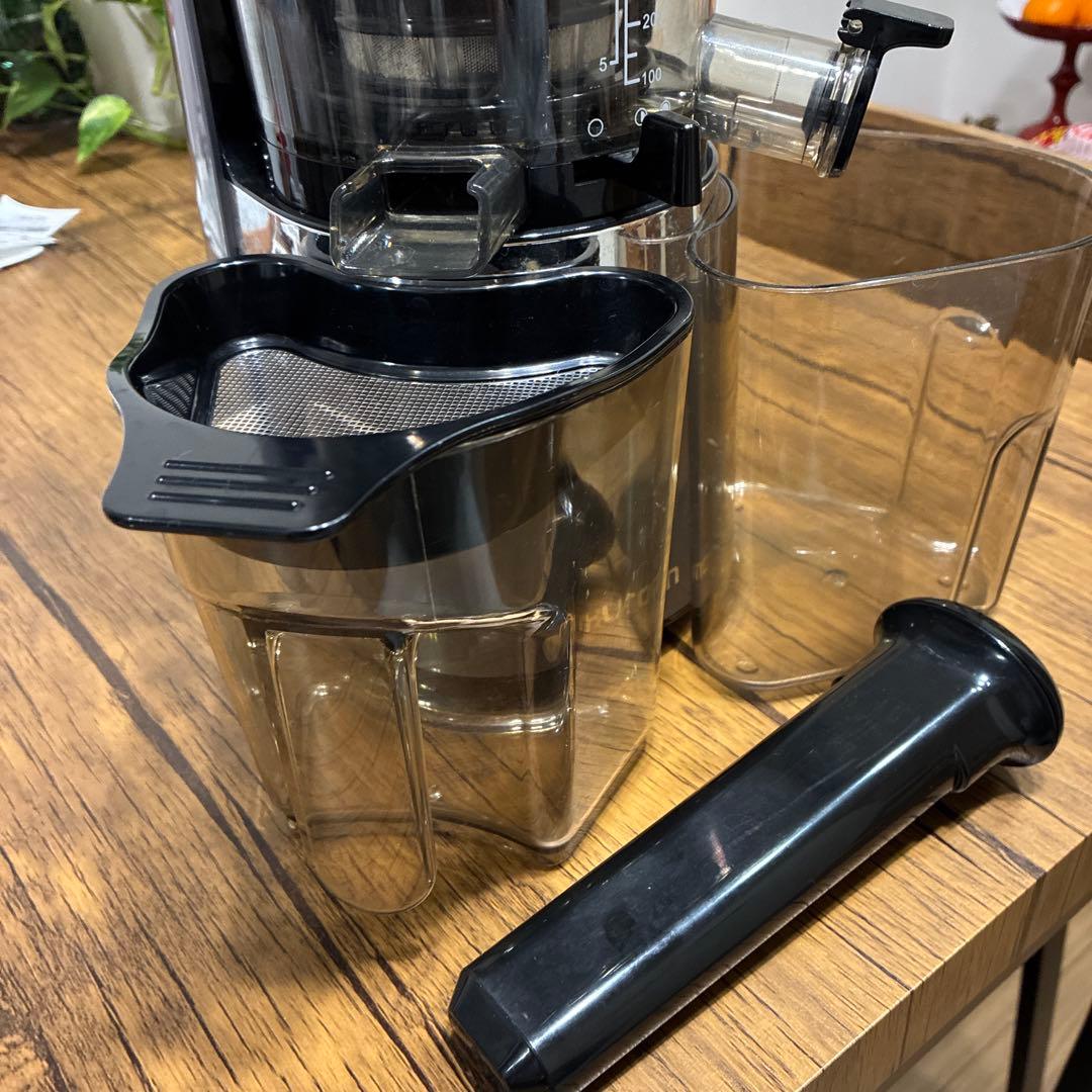 値下げ‼️HUROM 低速圧搾式ジュースメーカー 500ml グレー問題なく作動。