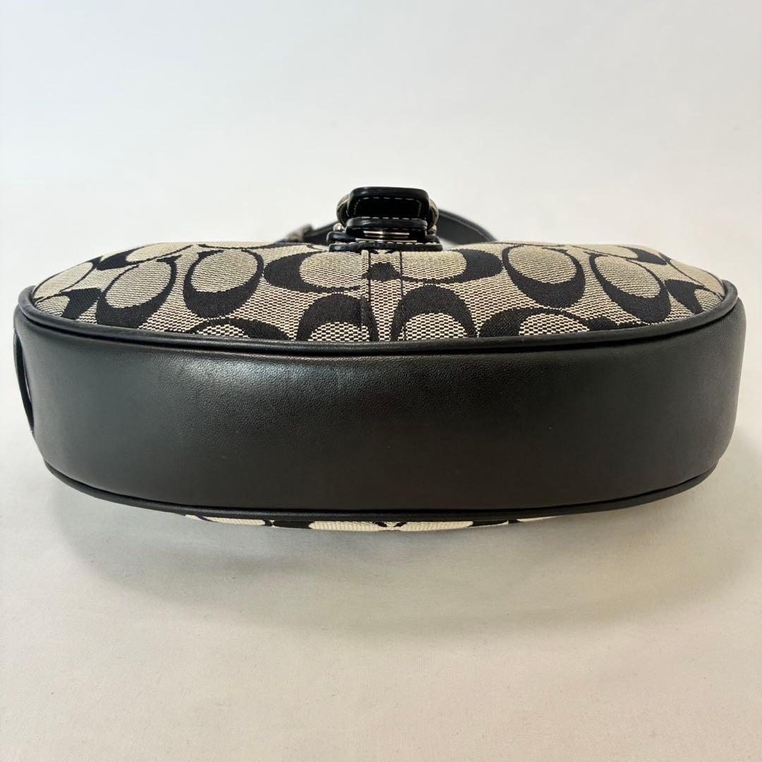 【美品】コーチ 6361 ソーホー シグネチャー ワンハンドバッグ 肩掛け 黒