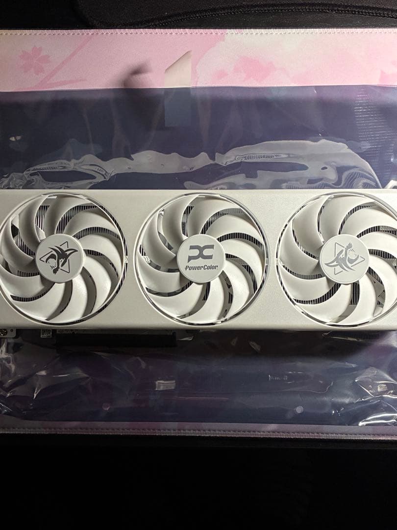 グラフィックボード・グラボ・ビデオカード RX9060XT 16GB PowerColor Hellhound White