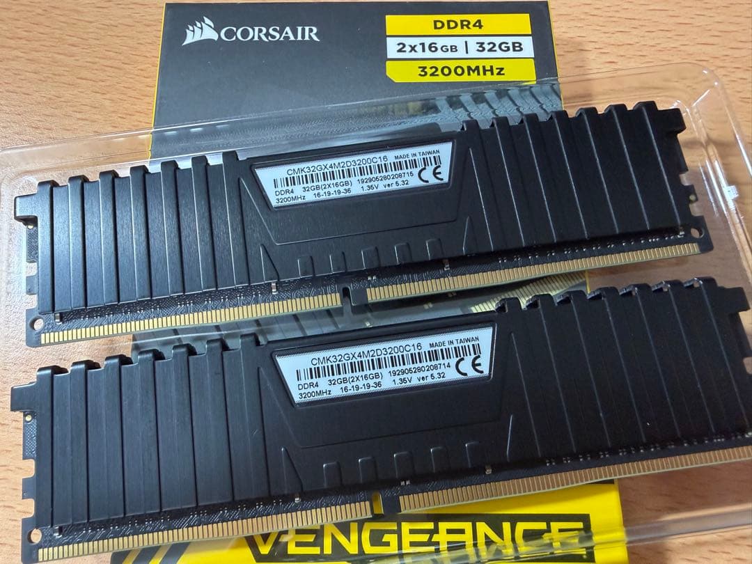 DDR4 メモリ 32GB / CORSAIR 3200MHz 16GB×2枚