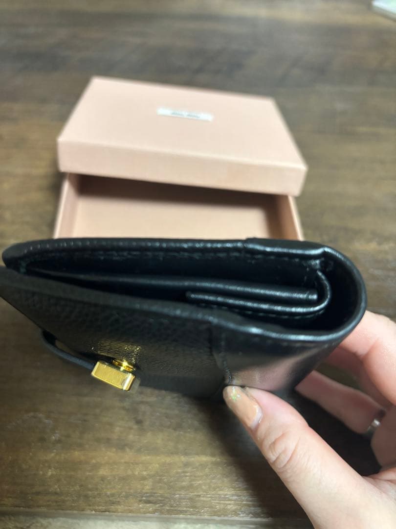 美品✨MIUMIU2つ折り財布