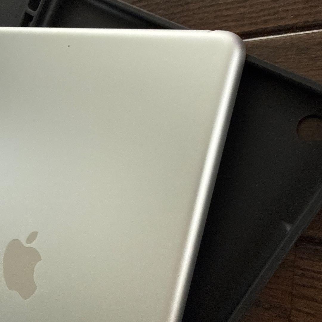 Apple iPad 第9世代　シルバー