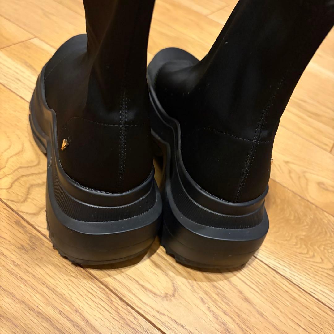ぴょんYELLO TOKYO BLACK SHORT BOOTS