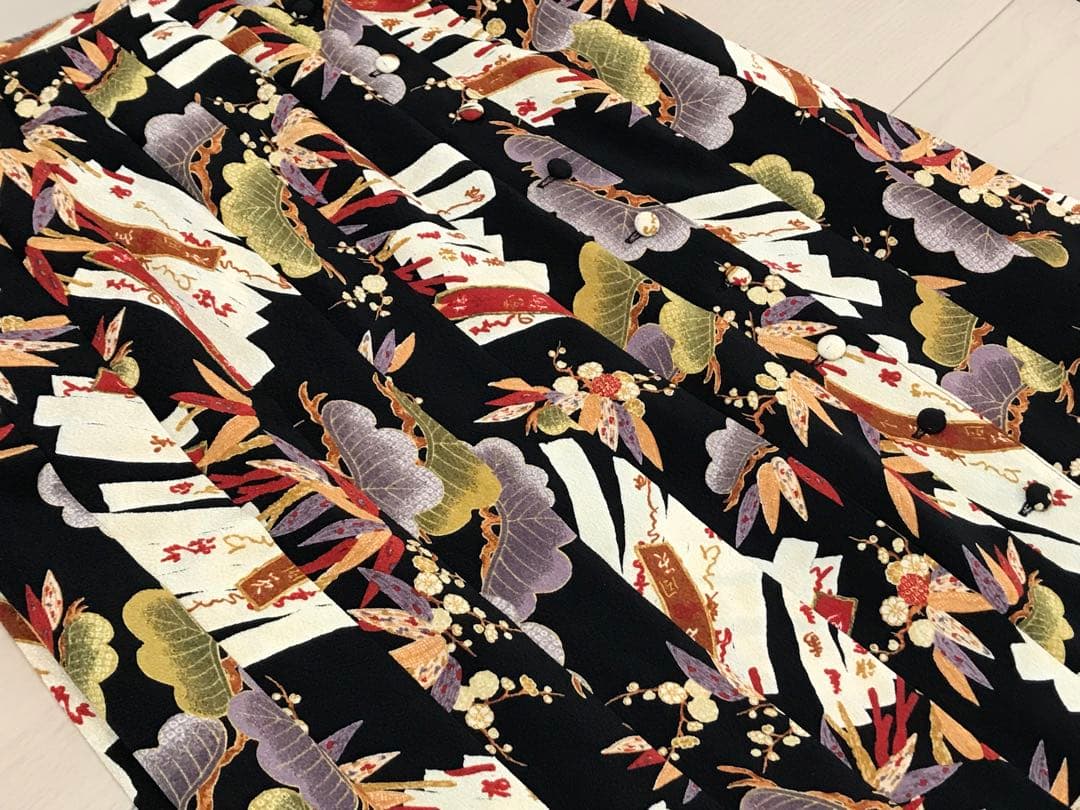 ★美品　カネコイサオ　和柄縮緬　和柄　紅葉　松　旗　紐　プリーツ　スカート　黒