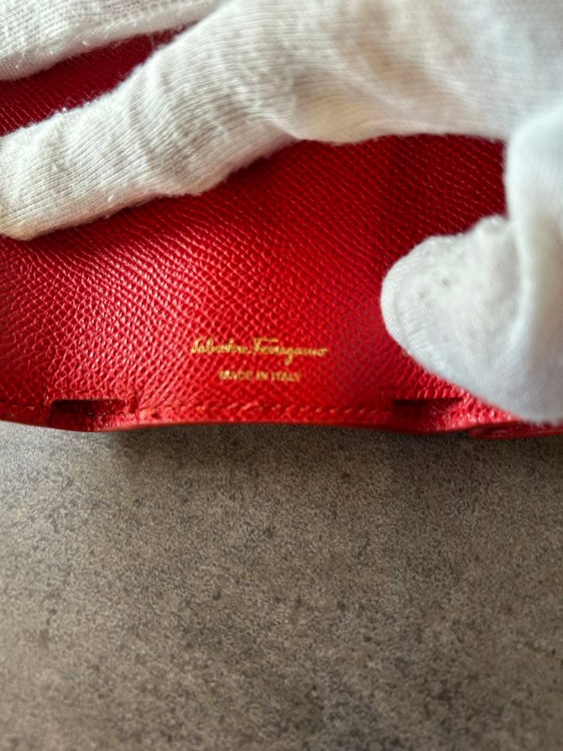 Ferragamo 赤 三つ折り財布