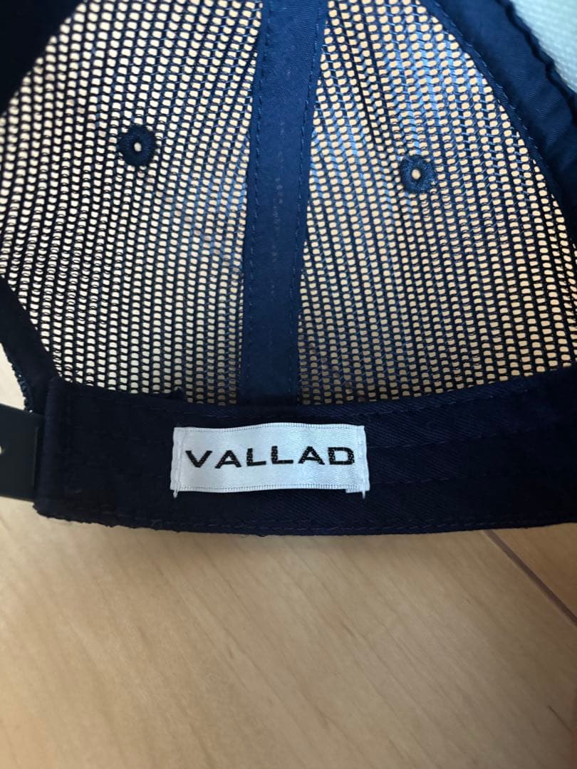 VALLAD ブラック トラッカーキャップ