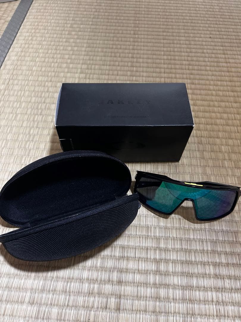 【即配送】 Oakley 人気モデル【Sutro】サングラス ブラック/グリーン