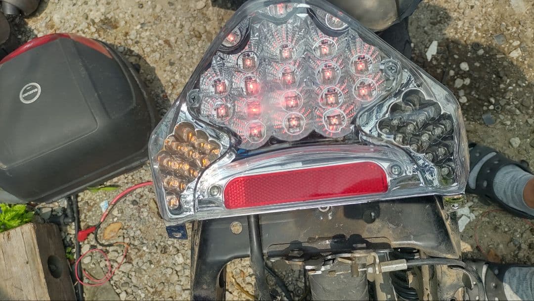 アドレスV125G CF4EA 規制後 LEDテールランプとLEDウインカー
