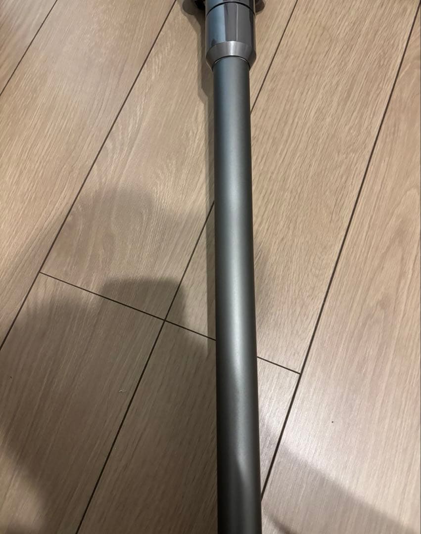 ダイソン V7 コードレス掃除機 本体と付属品 スタンド付き バッテリー交換済み