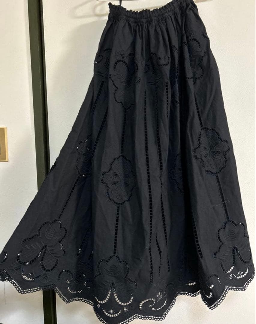 TSUHARU by Samansa Mos2 カットワーク刺繍裾スカート
