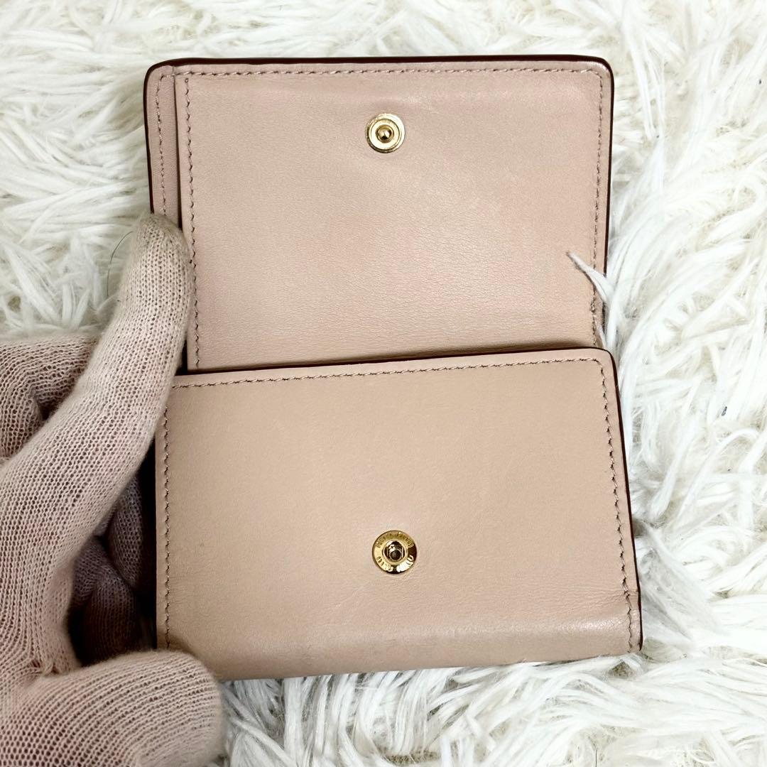 現行 美品✨ミュウミュウ 三つ折り財布 コード/コニャック　コンパクト　レザー