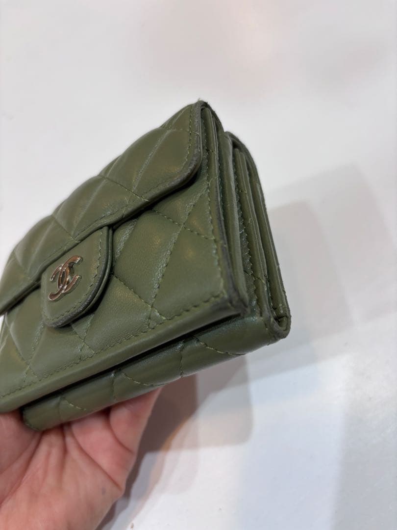 CHANEL 三つ折り財布 オリーブグリーン