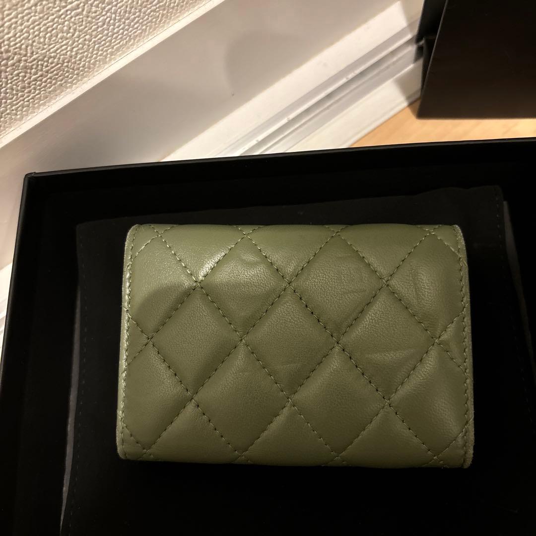 CHANEL 三つ折り財布 オリーブグリーン