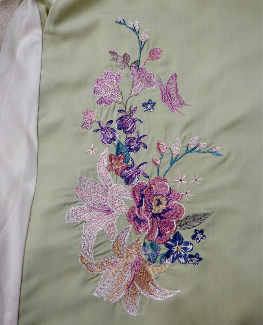 新品タグ付 イズスカラー　561212：チュール重ね花刺繍ロングコート