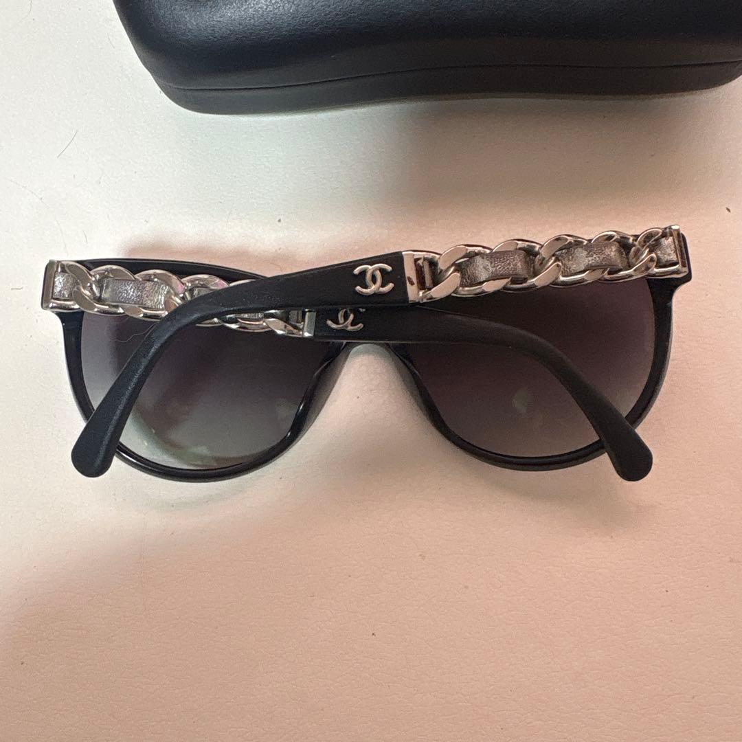 Chanel ブラック サングラス ケース付き　CHANEL シャネル