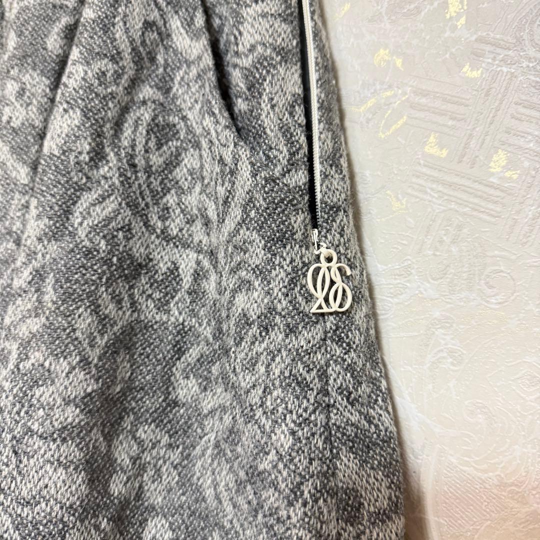 【美品】Tnewties トゥエンティーズ　その中の1枚は偽札　フレアスカート