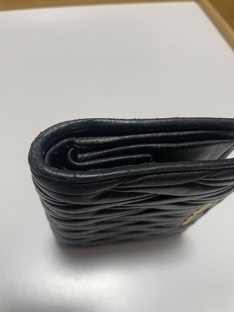 miumiu 二つ折り財布 黒 レザー 箱あり　正規品