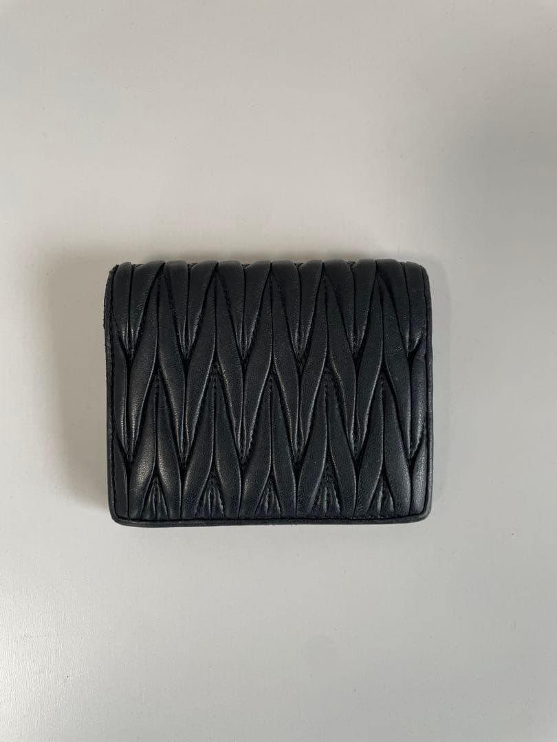 miumiu 二つ折り財布 黒 レザー 箱あり　正規品