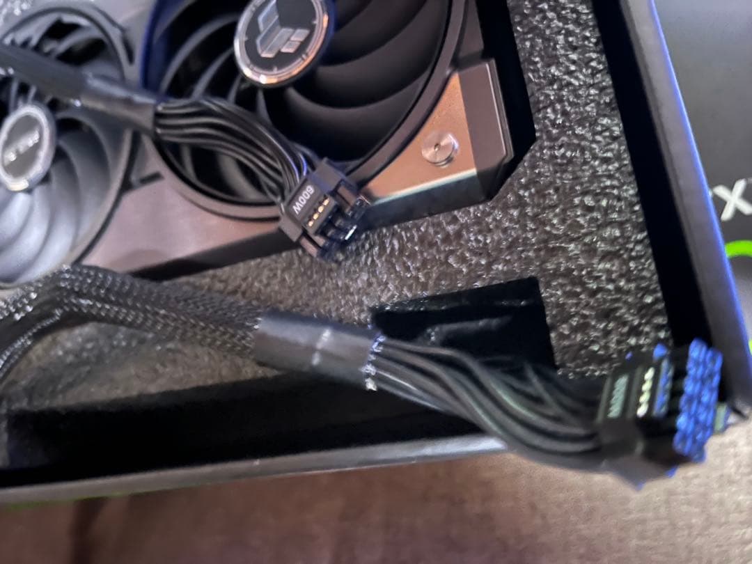 グラフィックボード・グラボ・ビデオカード ASUS TUF Gaming GeForce RTX 5070 OC 12GB