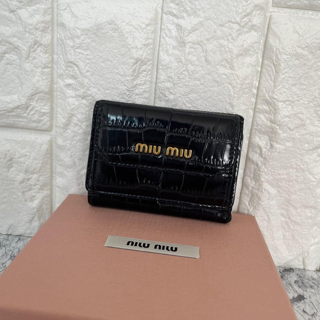 美品 miumiu ミュウミュウ クロコ型押しレザー 三つ折り財布 ミニ財布 黒