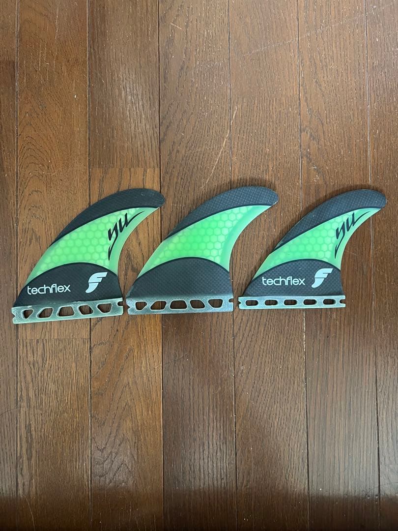 新品　Futures RTM T/Flex フィン Mサイズ カーボン/グリーン