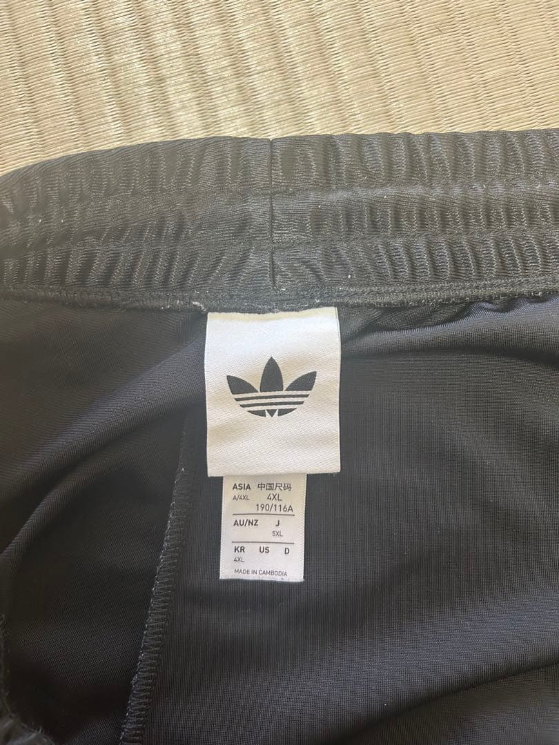 adidas トラックパンツ　オールブラック