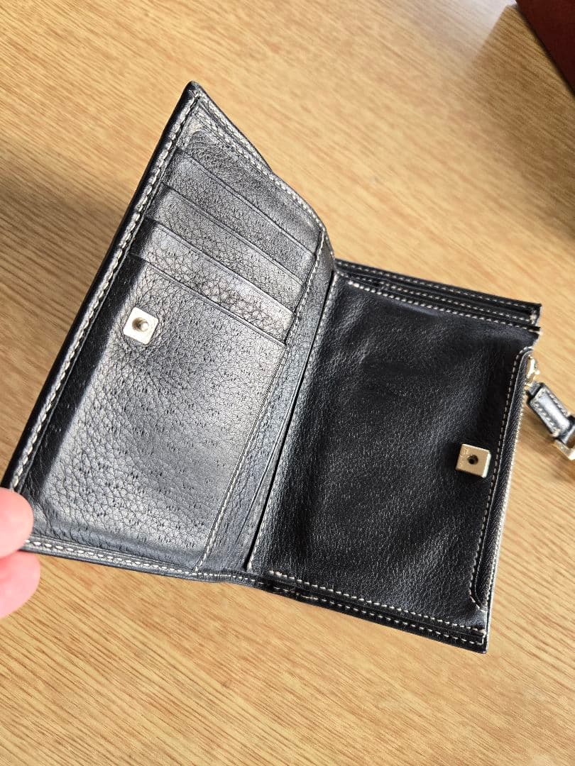 こに－‼️Salvatore Ferragamo黒革財布美品‼️