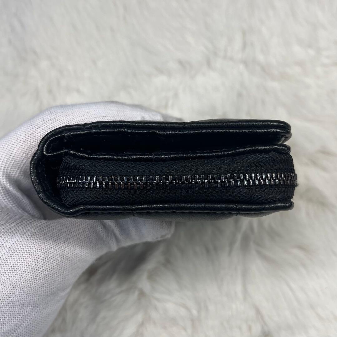 【極美品】  ブラックレザー二つ折り財布　やわらかレザー